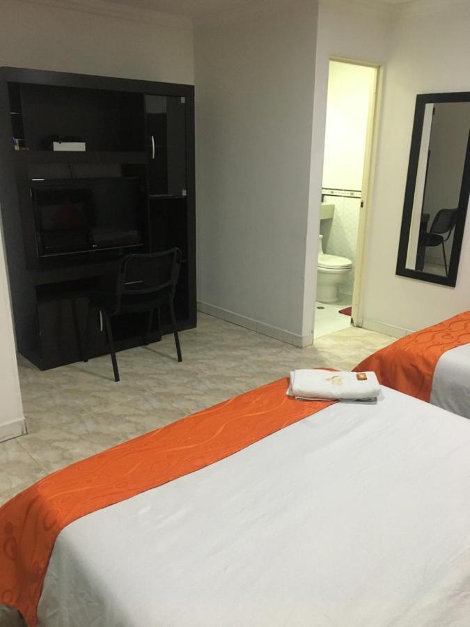 Hotel Fenix Real Bogota Bagian luar foto